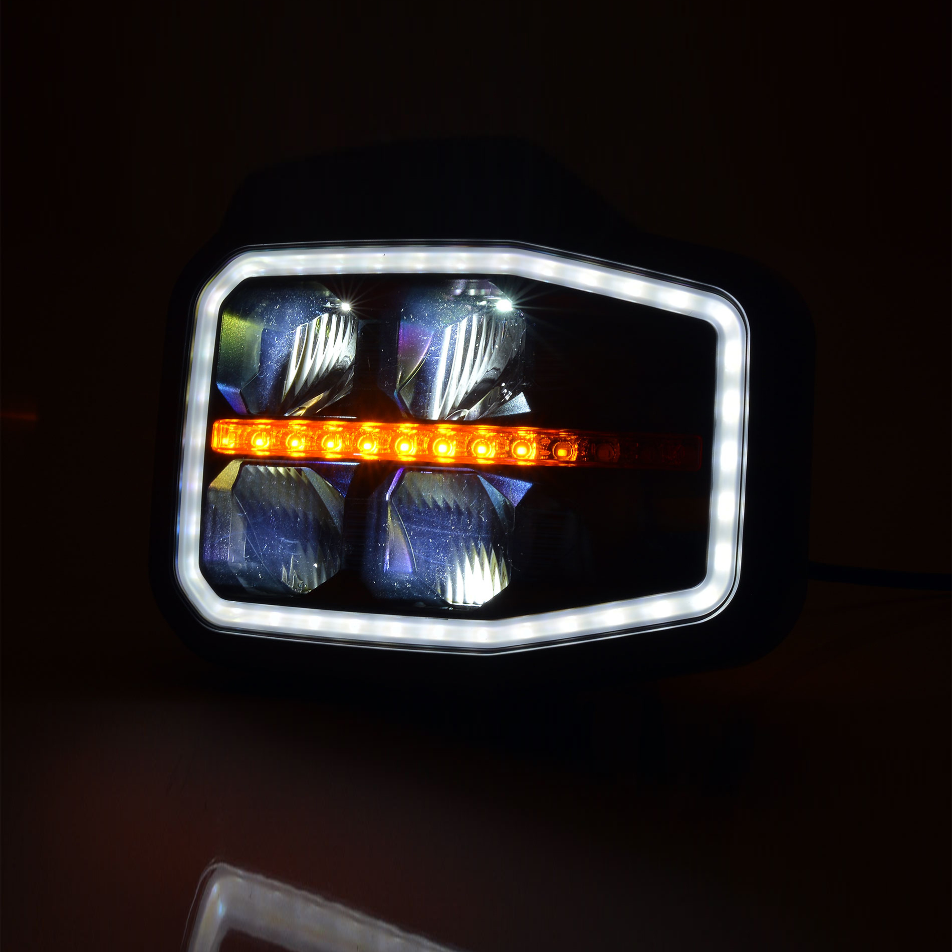 LED-Scheinwerfer mit Fernlicht, Abblendlicht, Blinker und Tagfahrlicht